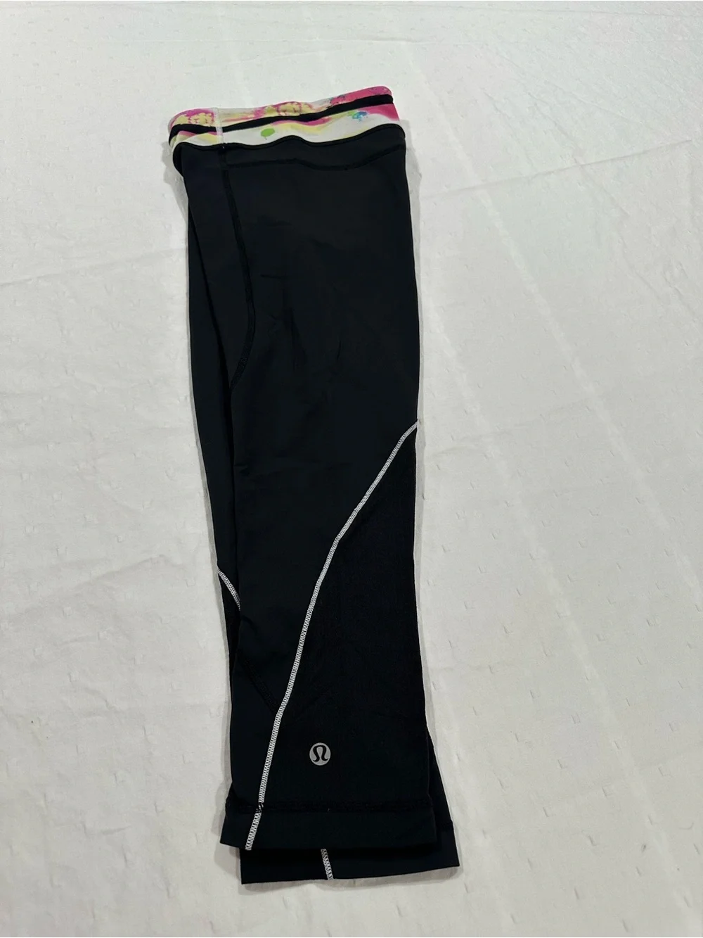 Lululemon Run Inspire Crop II Size 8 Black Groovy Stripe Rare Vintage